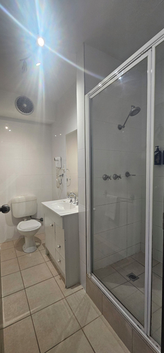 Bathroom 4, Parkville Place Serviced Apartments, Melbourne