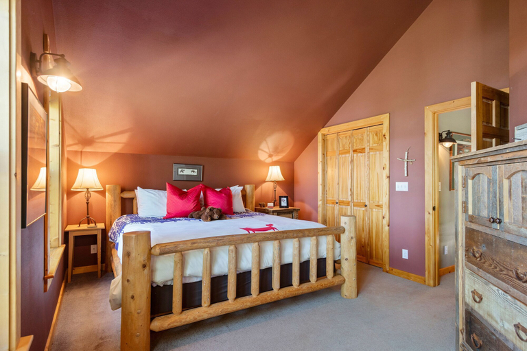 Others 4, Stoneridge Pines Cabin, Kootenai