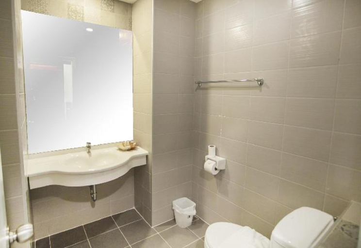 Bathroom 4, Ruam Chok, Muang Chiang Mai