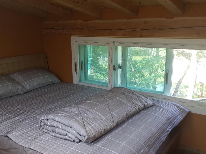 Bedroom 1, Sangju Yeoyurounhwangtojib Pensyeon, Goesan