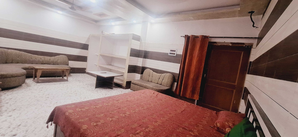 Others 5, Hotel O Shri Krishna place, Lakhimpur Kheri