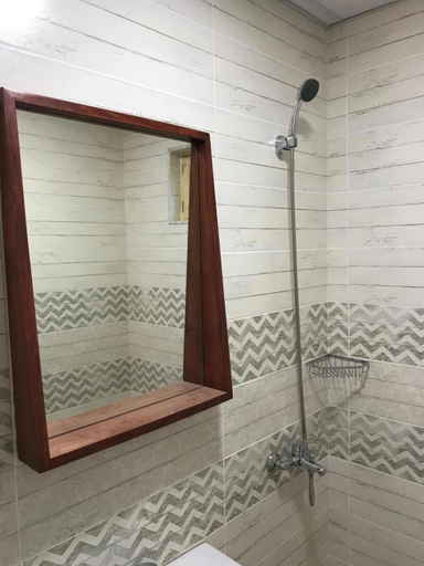 Bathroom, Verin Tun