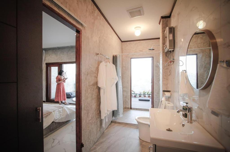 Bathroom 4, Baan Hom Muen Li, Mae Fa Luang