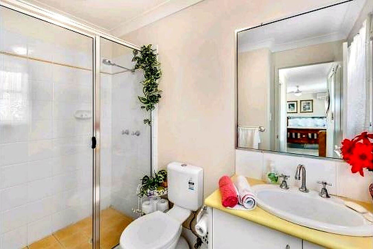 Others 3, Room-happy House for Happy Guests, Gold Coast