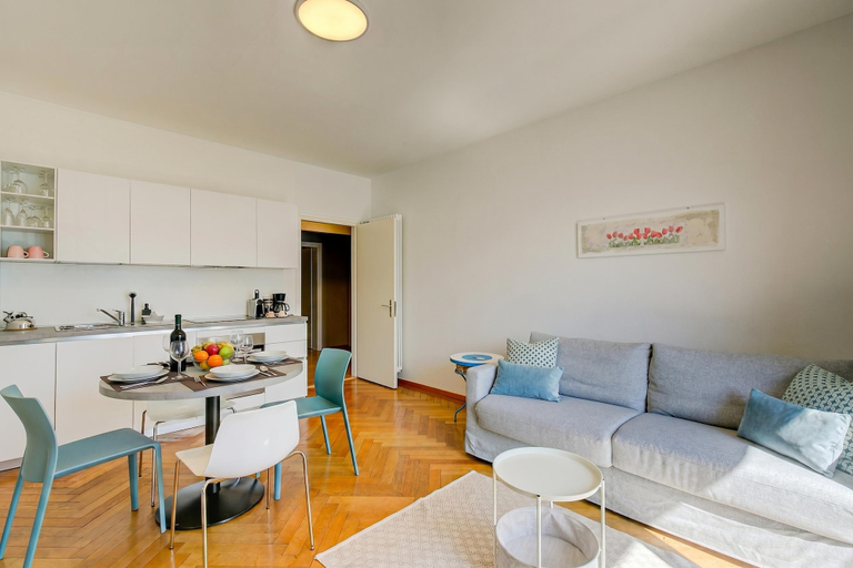 Others 5, 76 The Lake House, Lugano