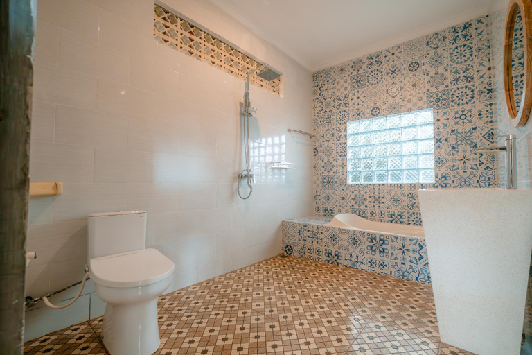 Bathroom 4, Arjana Bungalow 3, Gianyar