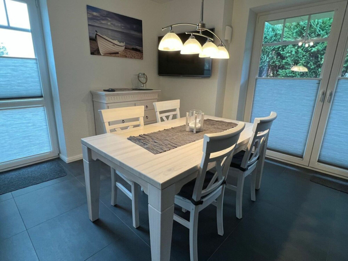 Others 2, Holiday Apartment in Greetsiel With Terrace, Aurich