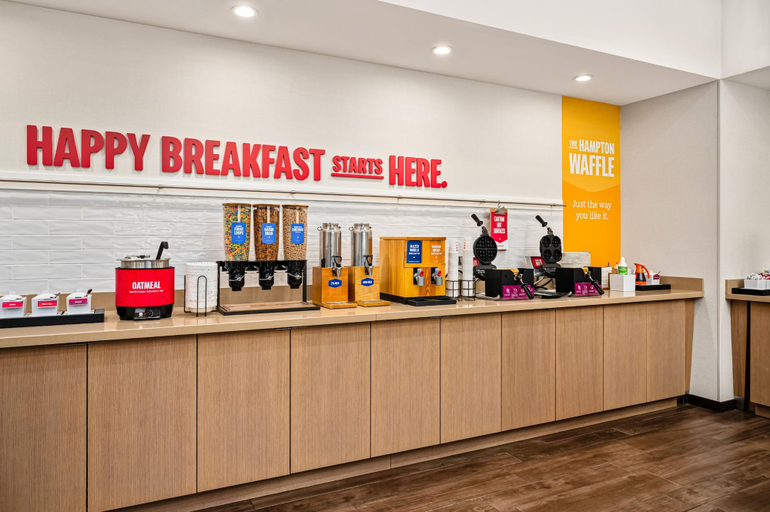 Food & Drinks 5, Hampton Inn Chicago North-Loyola Station, Cook