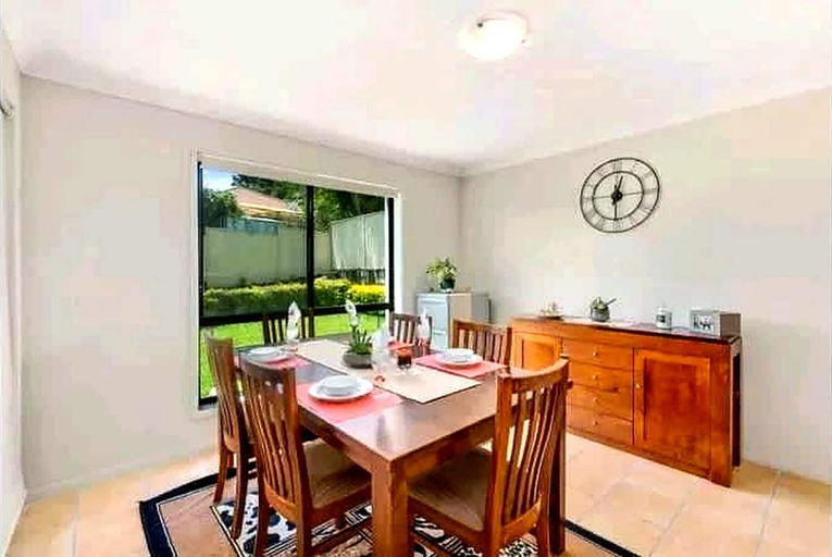Others 2, Room-happy House for Happy Guests, Gold Coast