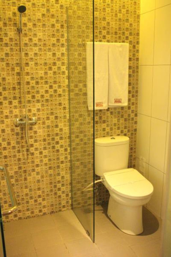 Bathroom 4, Cherry Homes Express Hotel, Bandung