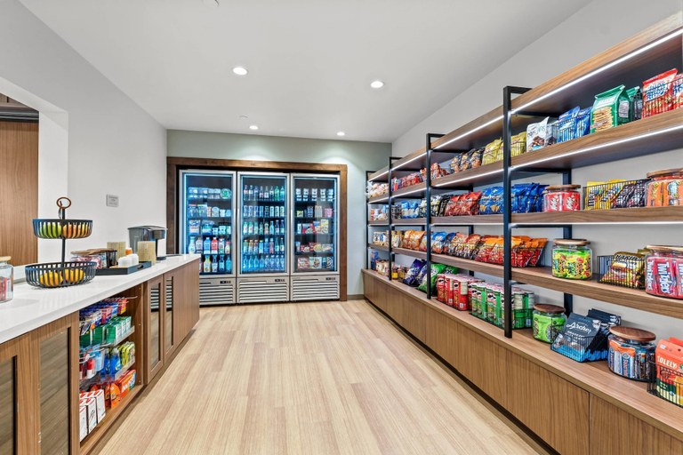 Food & Drinks, Everhome Suites Waco by Choice Hotels, McLennan