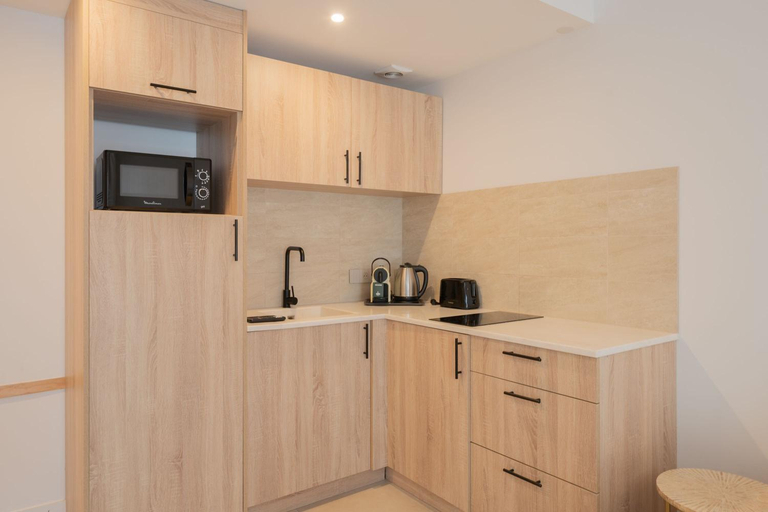 Others 2, Apartment Place des lices -2BDR-6P- Saint Tropez, Var