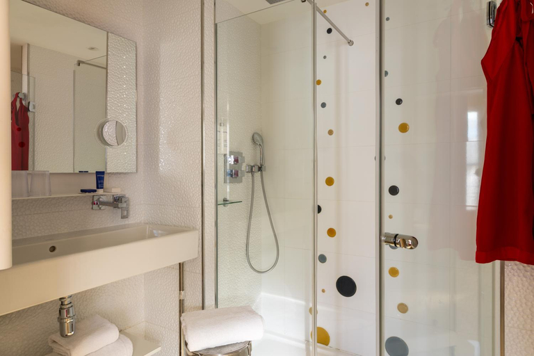 Bathroom 4, Hotel Les Bulles de Paris, Paris