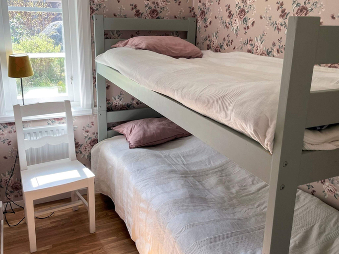 Others 4, 4 Star Holiday Home in Grundsund, Lysekil