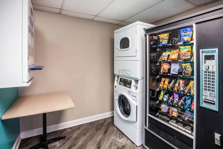 Food & Drinks, Motel 6 Houston, TX – Hobby Airport, Houston