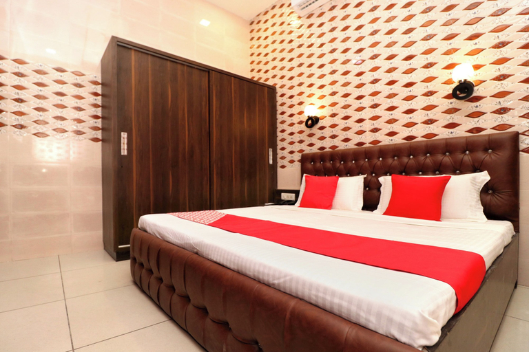 Others 3, Hotel O Max, Jalandhar
