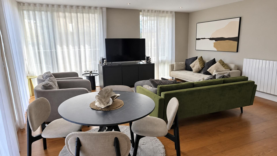 Others 4, Southeast London 3-bed Apt, Sleeps 6 w Lake Access, London