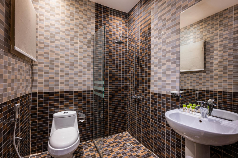 Bathroom 5, Al muhaidb Residence Al malaz 6 - Economic , Riyadh