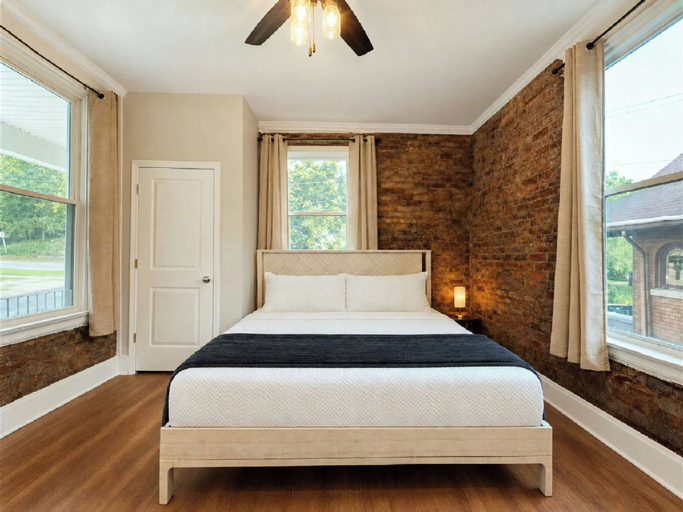 Bedroom 3, Near Cincy Skyline Views Historic 4BR, Kenton