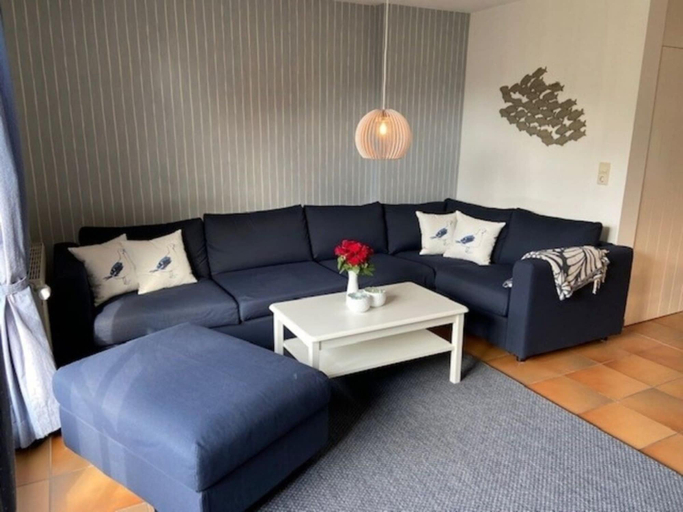 Others 3, Holiday Home in Oldsum With Swimming Pool, Nordfriesland