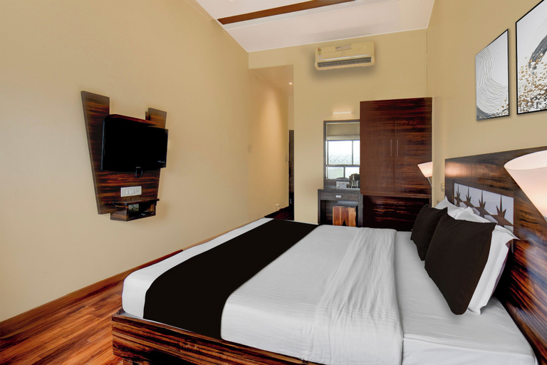 Others 2, Townhouse Oak Sinhgad Road Crossway, Pune