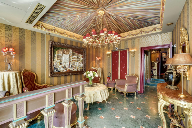 Others 3, La Villa Royale Hotel, Paris