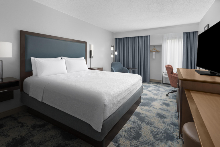 Bedroom 3, Hampton Inn Winchester-University/Mall Area, Winchester