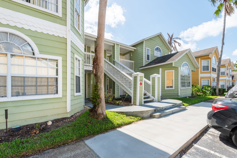 Others 5, 3BR Condo Near Disney w/ Pool, gym & Balcony, Osceola