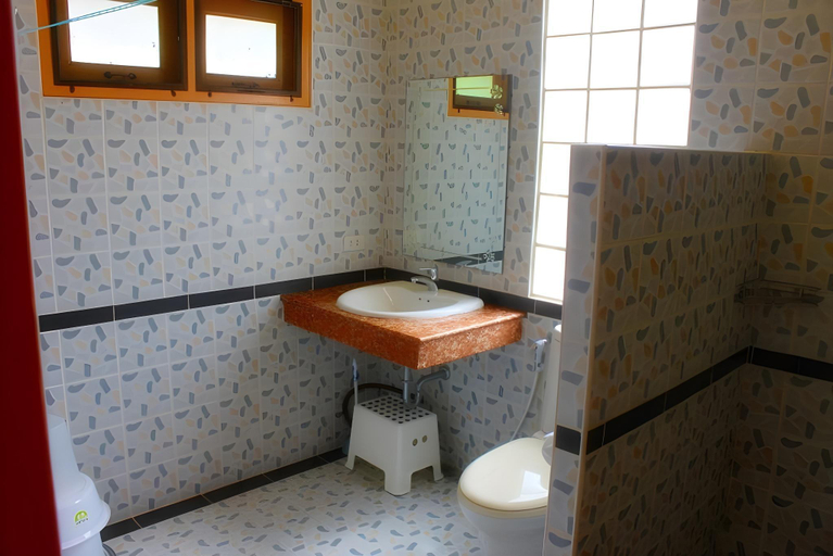 Bathroom, Maya Valley, Muak Lek