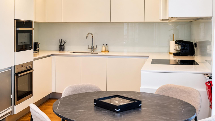 Others 2, Southeast London 3-bed Apt, Sleeps 6 w Lake Access, London