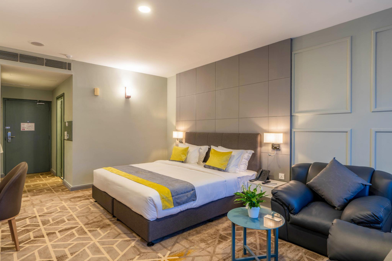 Bedroom 1, Manhattan Business Hotel, Malé