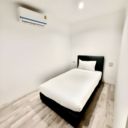 Others 5, E room Silom4, Bang Rak