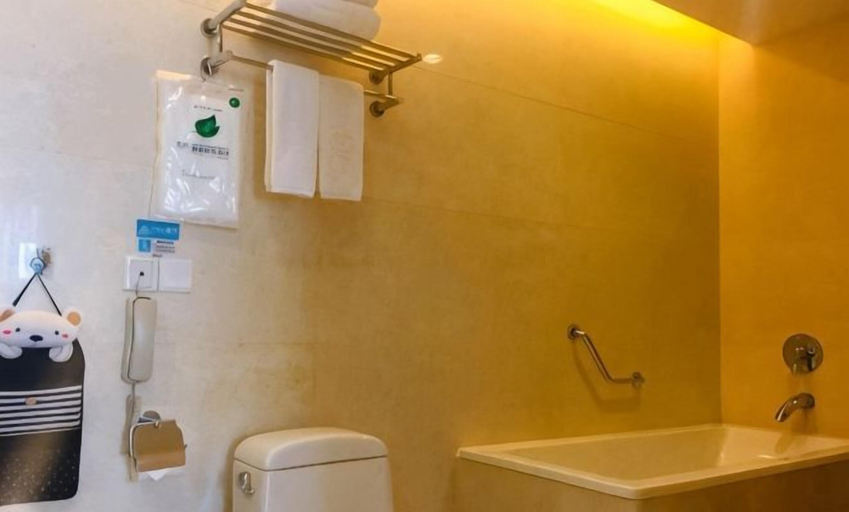 Bathroom 5, Huatian Hotel(Wuhan Xudong Metro Station), Wuhan