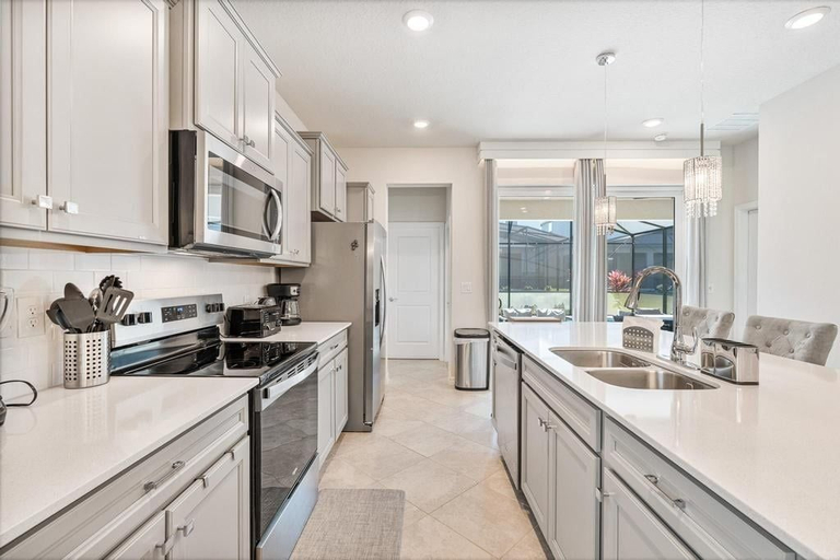 Others 2, Modern 5BR Florida Pool Getaway, Lake