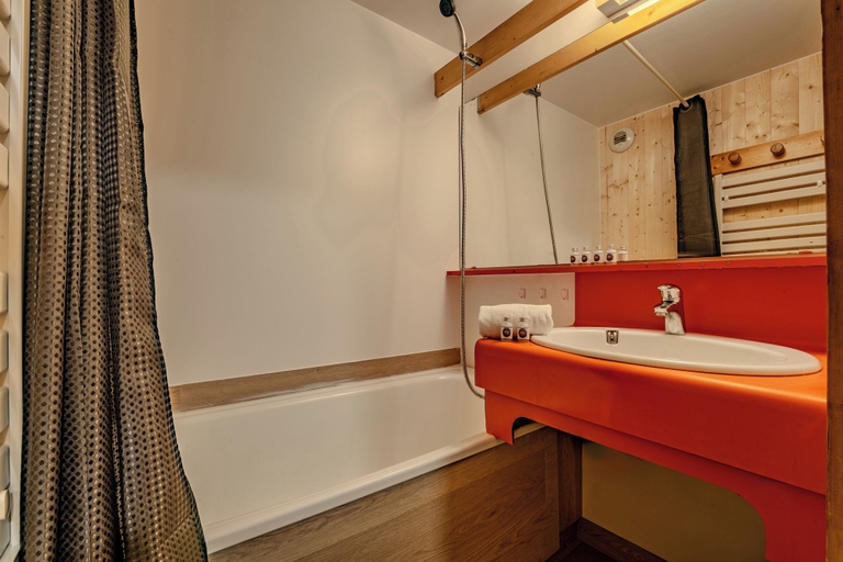 Bathroom 4, Lauzieres, Savoie