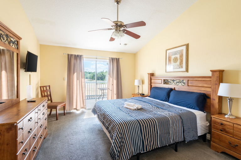 Others 2, 3BR Condo Near Disney w/ Pool, gym & Balcony, Osceola