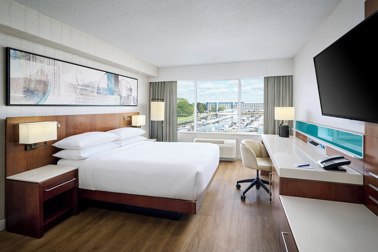 Bedroom 3, Delta Hotels by Marriott Kingston Waterfront, Frontenac