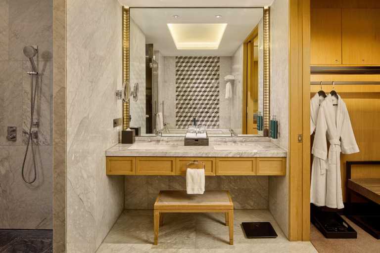 Bathroom 5, Hilton Manila Newport World Resorts, Pasay City
