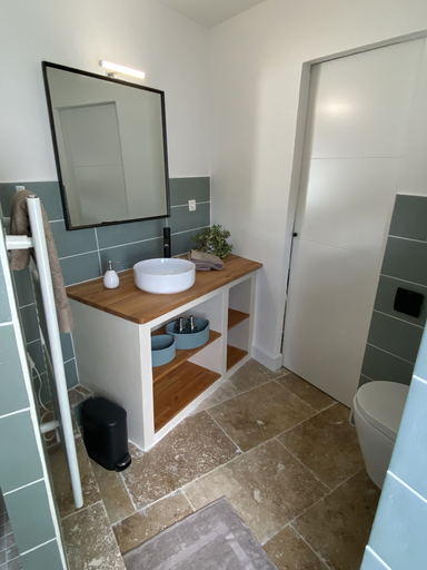Bathroom, La Félicité, Essonne