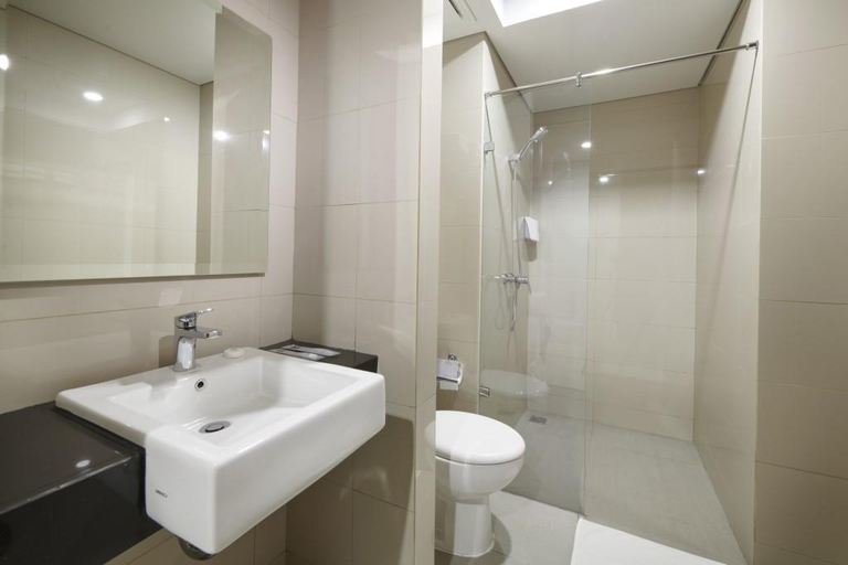 Bathroom 4, H Hotel Senen, Central Jakarta
