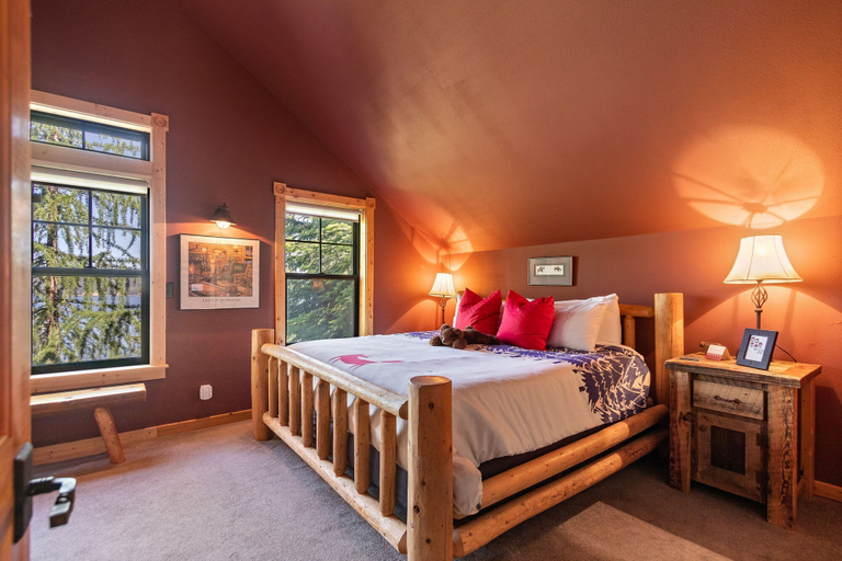 Others 5, Stoneridge Pines Cabin, Kootenai