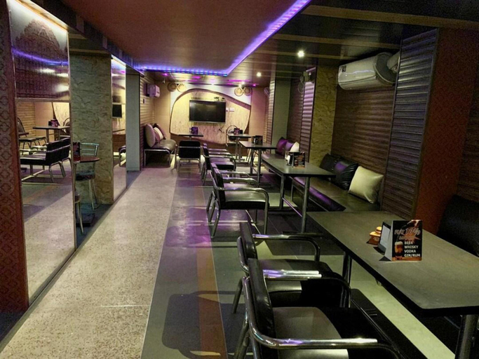 Food & Drinks