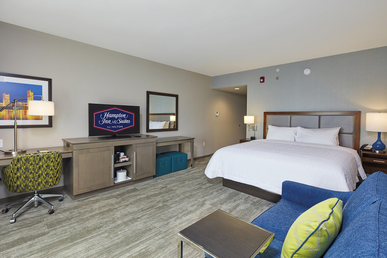 Bedroom 3, Hampton Inn & Suites Sacramento at Csus, Sacramento