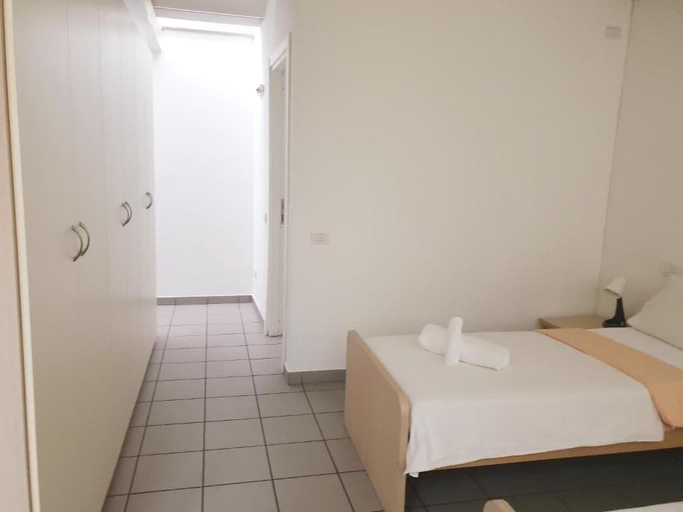Others 4, Appattamento per LAVORATORI wifi gratis, Lecco