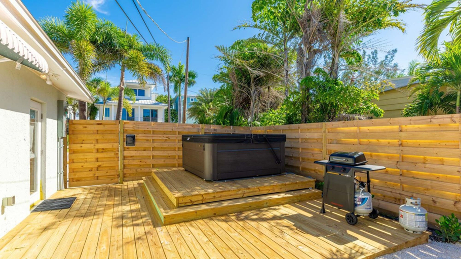 Others 4, Key Lime Cottage -hot Tub Pool - Steps to Beach- Golf Cart, Manatee
