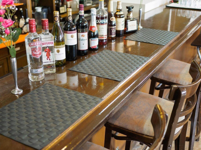 Food & Drinks 5, Business Green Hotel Hino, Hino