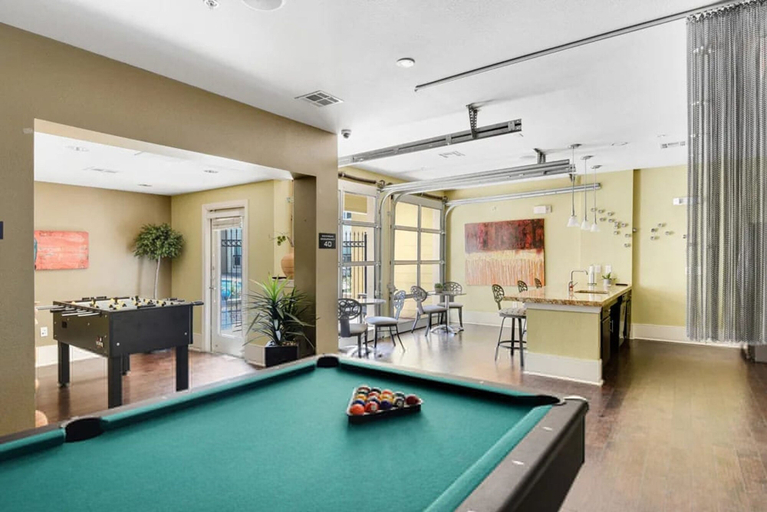 Others 2, Fun Soco 1BR King Suite w Gympickleballlaundry, Travis