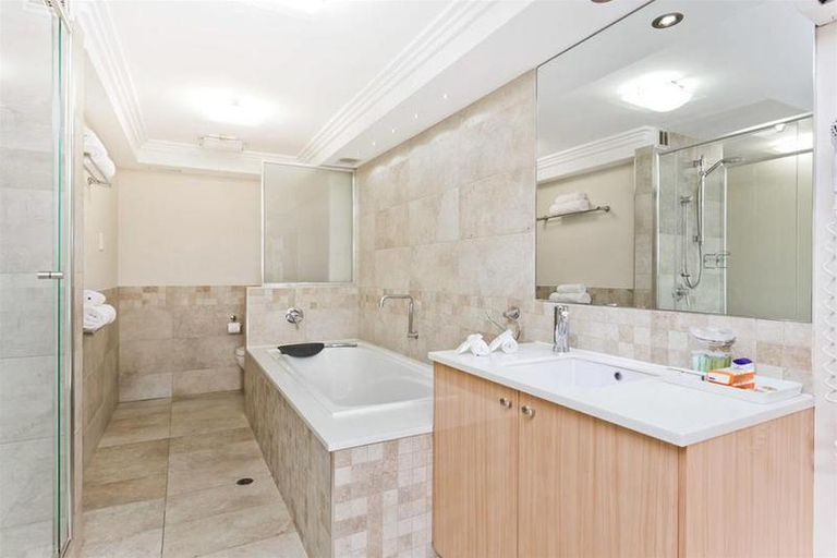 Bathroom 3, Indian Ocean Hotel, Stirling