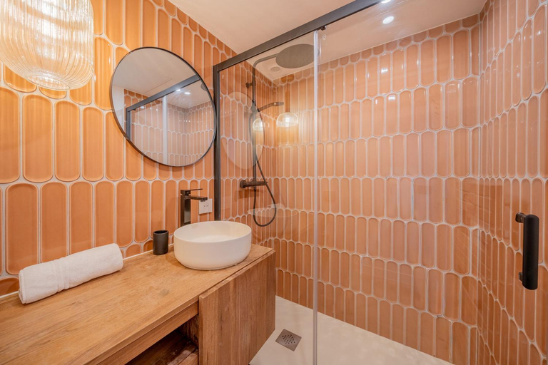 Bathroom 3, Apartment Place des lices -2BDR-6P- Saint Tropez, Var