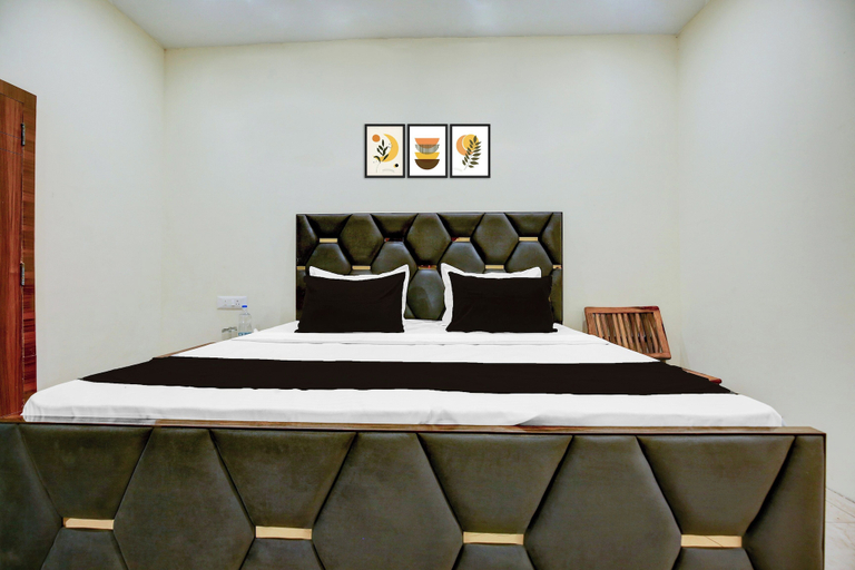 Others 3, OYO 834445 The Royal INN, Ludhiana